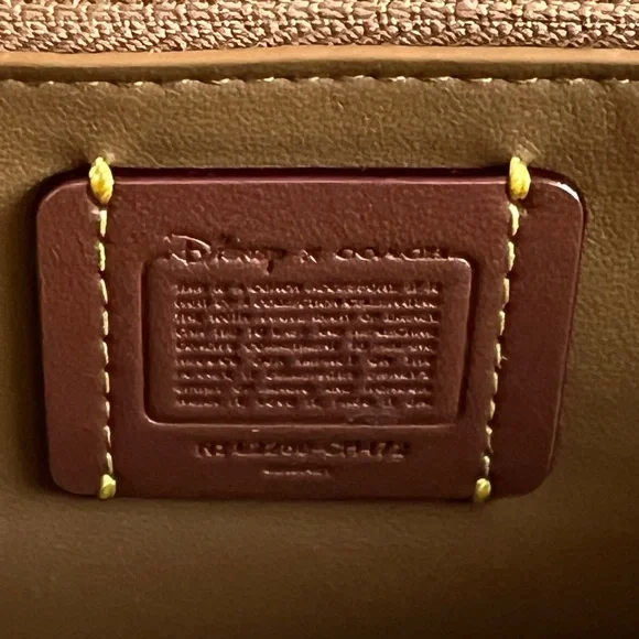 💰SOLD - CH472 - Disney X Coach Accordion Zip Wallet with Minnie Mouse - Picture 7 of 11